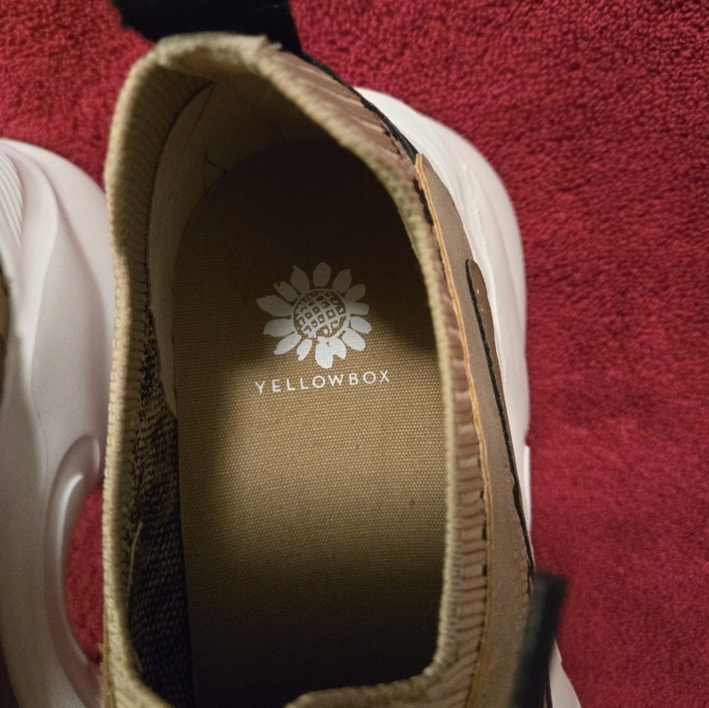 Stylish Leopard Print Sneakers - Picture 3 of 6